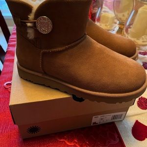 UGG Mini Bailey Button Crystals Size 7
